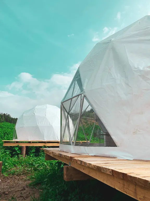 Уютный купол на острове Кунашир