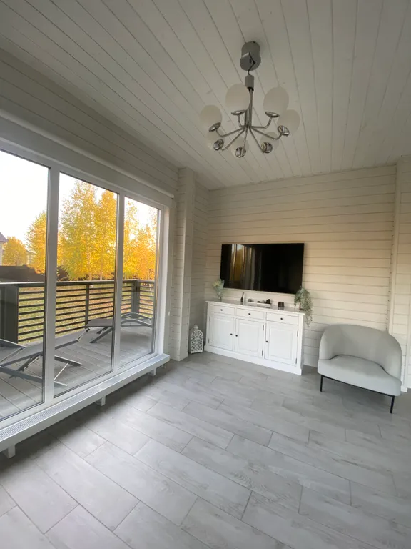 Загородный дом у леса с собственным прудом