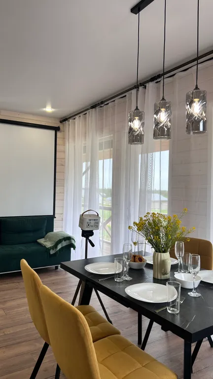 Дом с видом на сосновый лес возле Игоры Драйв с уютной зоной кострища