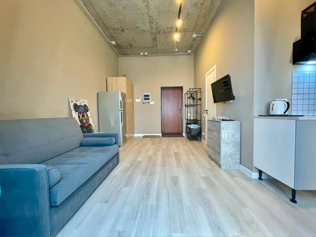 Шикарная квартира с панорамными окнами и террасой рядом с титан ареной