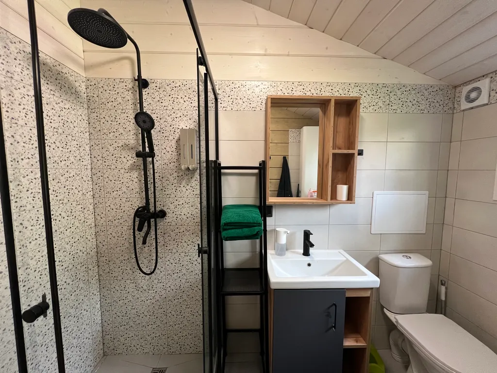 Уютный дом в сосновом лесу