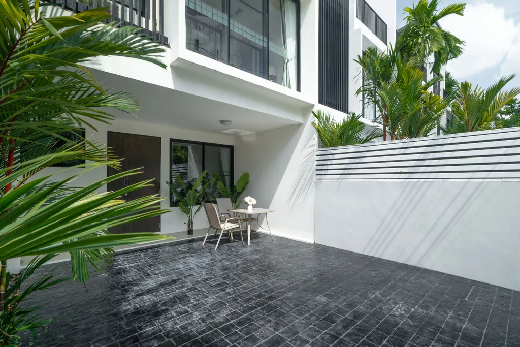 Awesome 3bd Townhouse with a patio