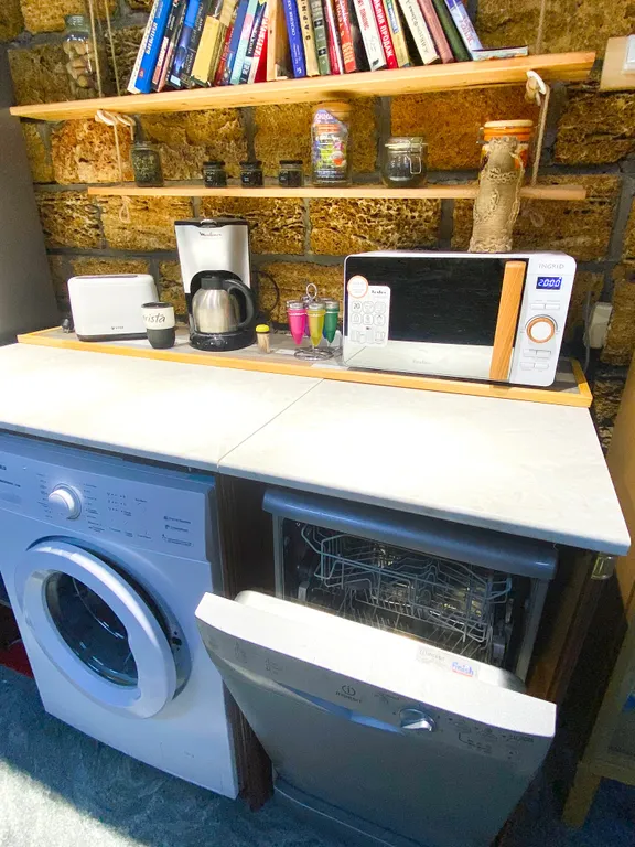 Дом с подогреваем бассейном, зоной отдыха в самом центре Новороссийска