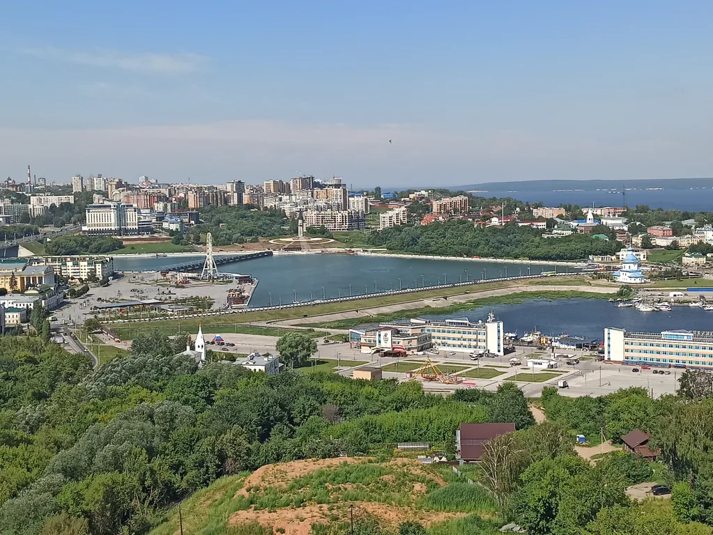 Апартаменты с панорамными окнами на залив