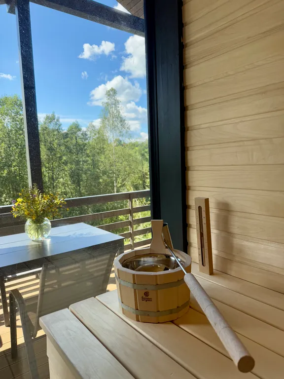 Семейный дом с панорамной сауной и камином