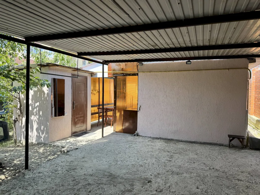 Четырёхкомнатный дом с двориком и мангалом – центр