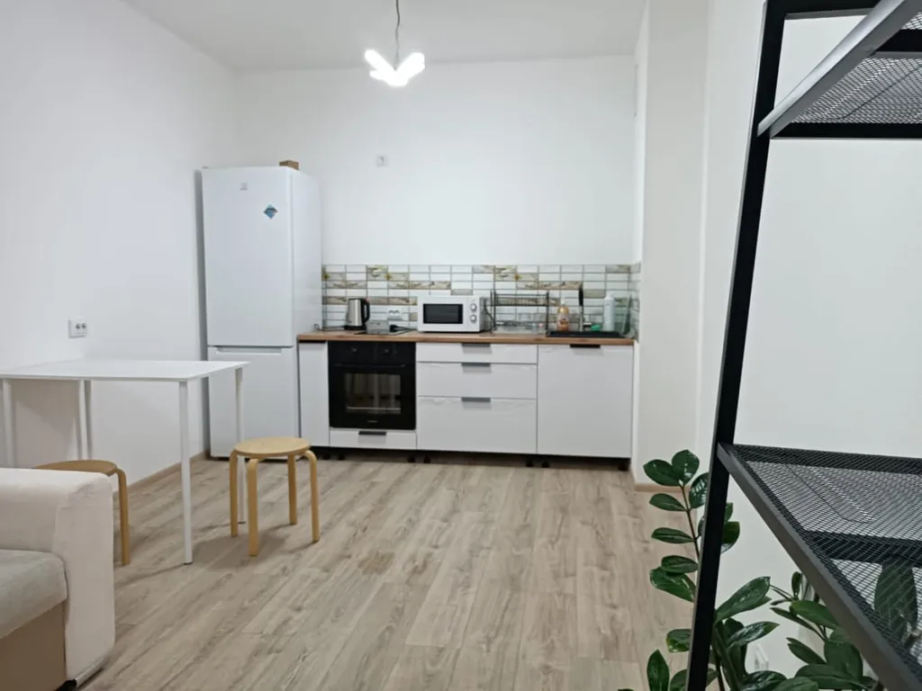 Двухкомнатная квартира возле озера и парка