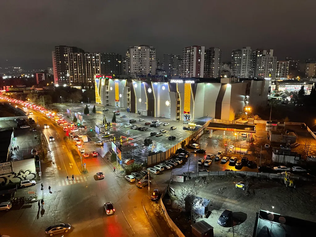 Stylish apartment with mountain and metro views