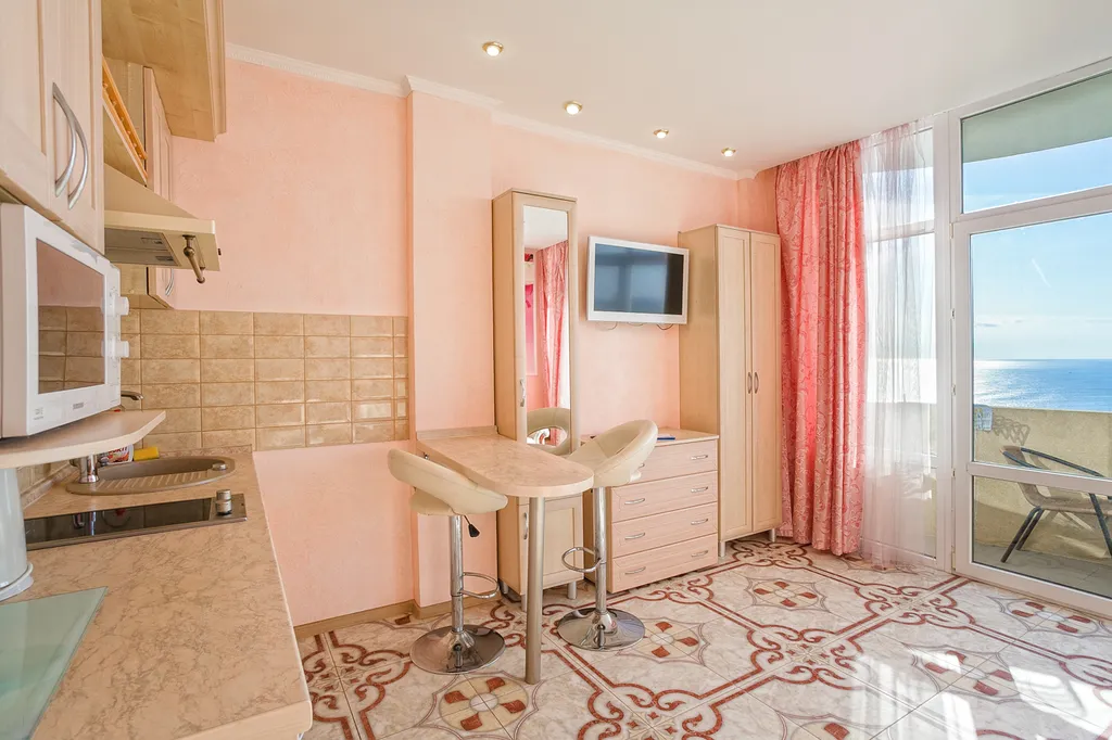 Видовая Квартира-студия на двоих с балконом у моря в Мисхоре