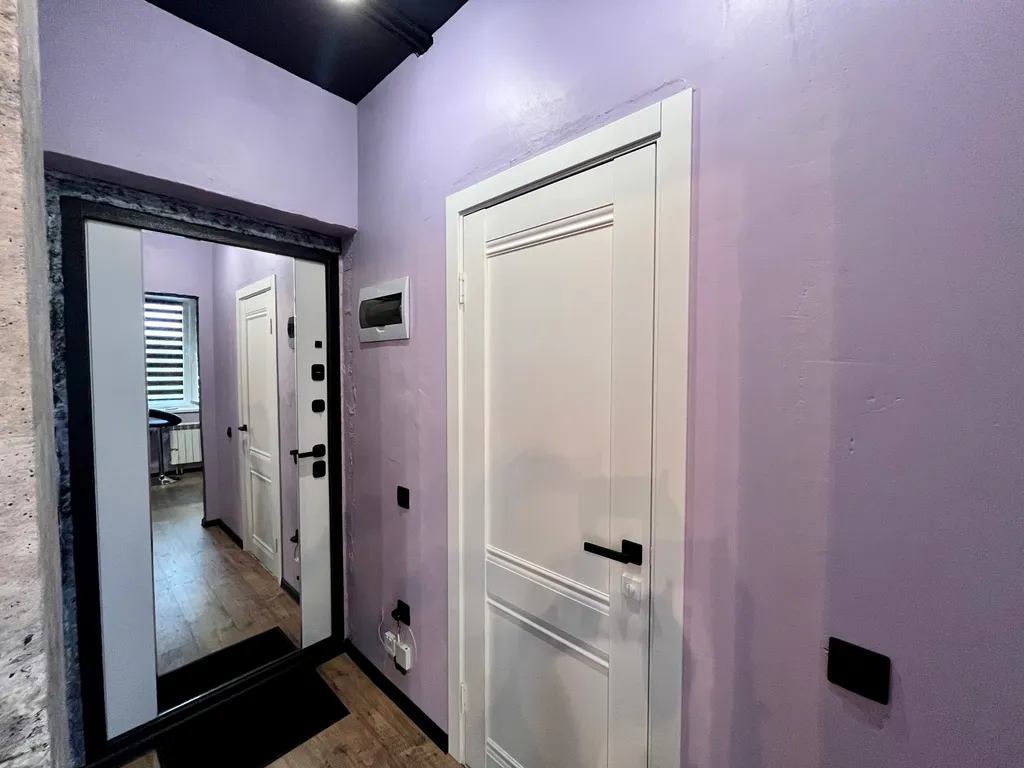 Стильная квартира с пилоном