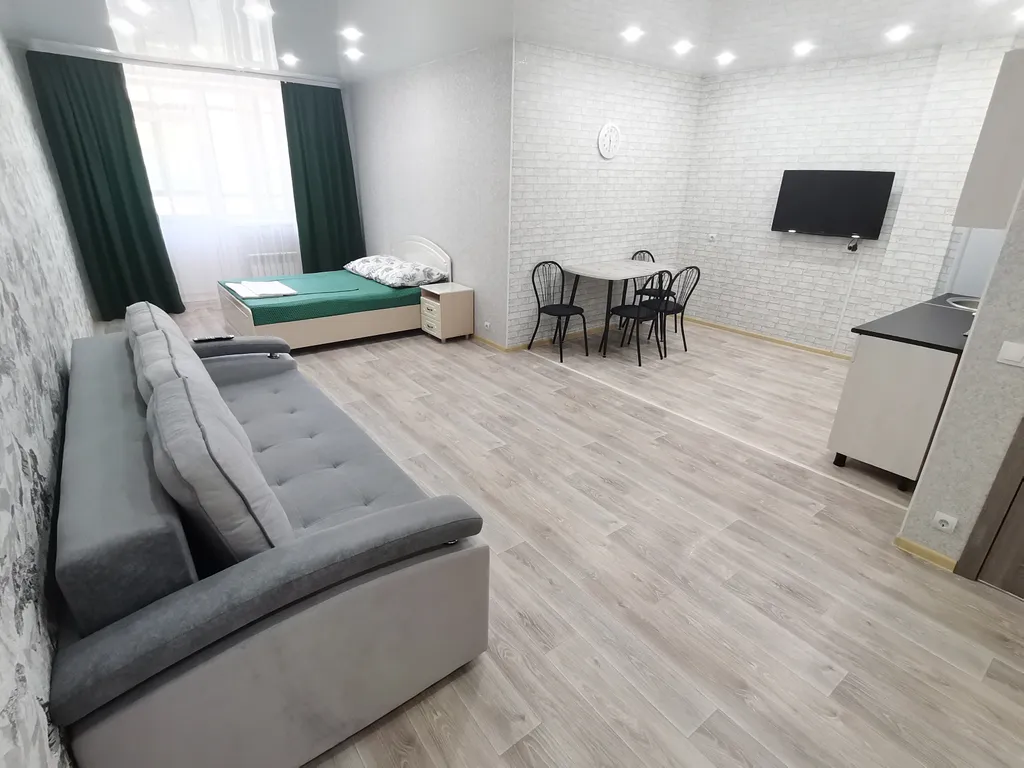 Просторная студия рядом с бассейном