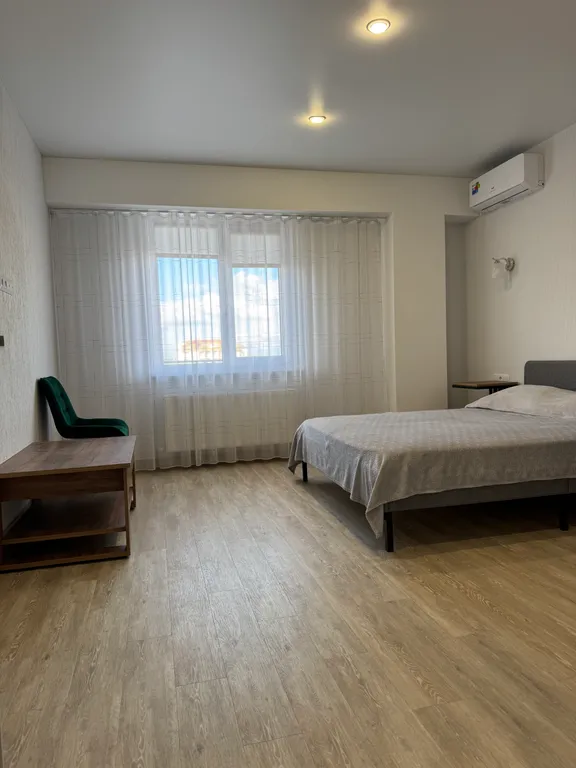 Просторная светлая квартира рядом с морем