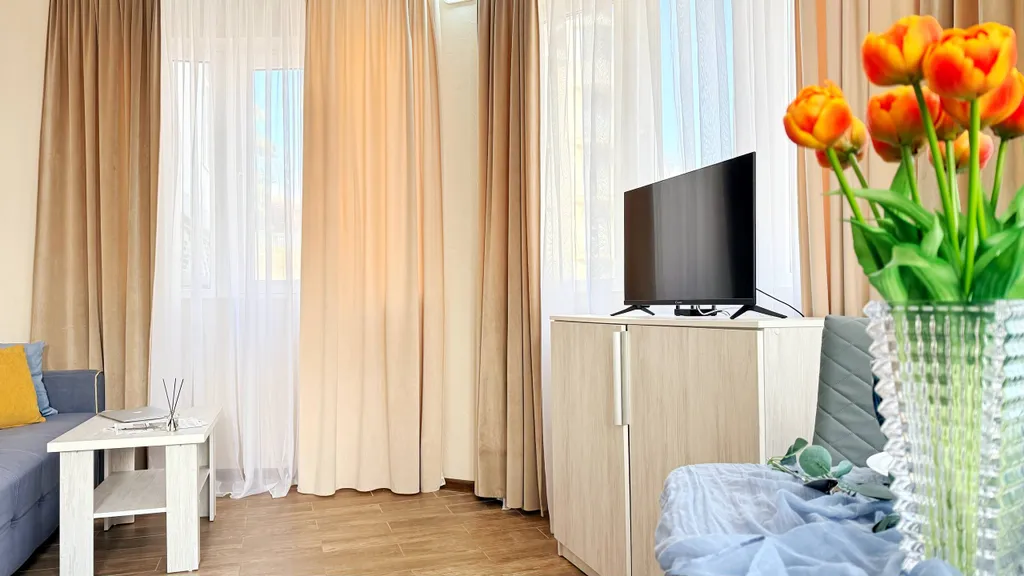 Не студия, отдельная спальня + видно море из окна