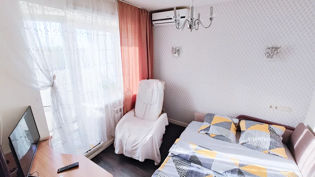 Квартира с массажным креслом и аквариумом