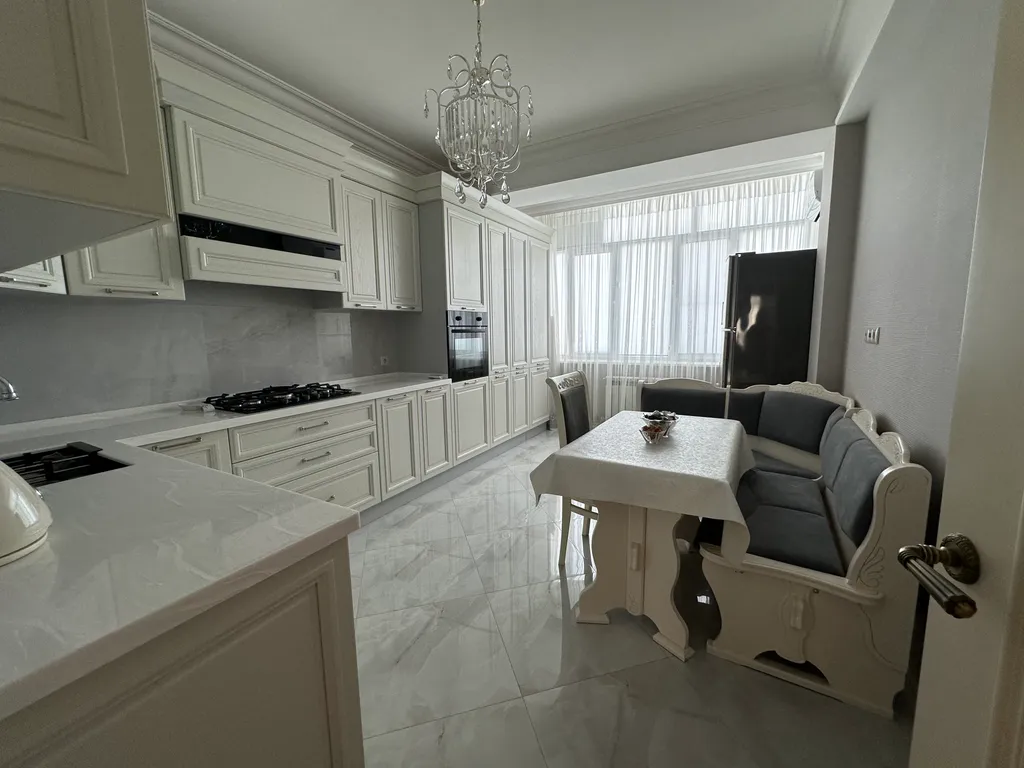 Трёхкомнатная квартира с дизайнерским ремонтом