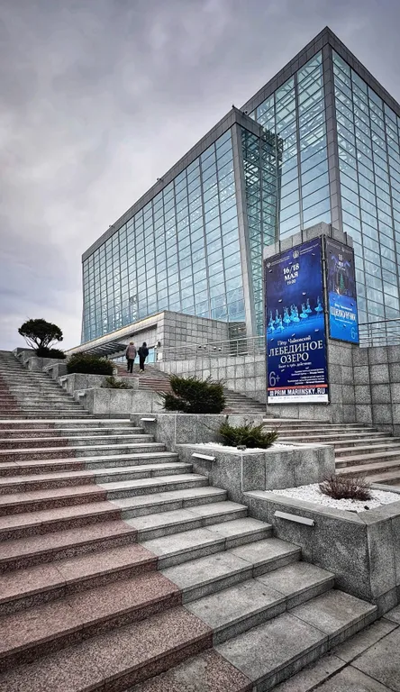 Студия рядом с золотым мостом и мариинкой с идеальной инфраструктурой