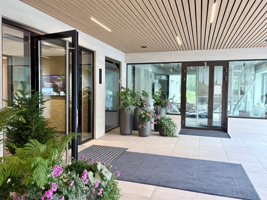 Студия с лоджией на заливе в комплексе с подогреваемым бассейном