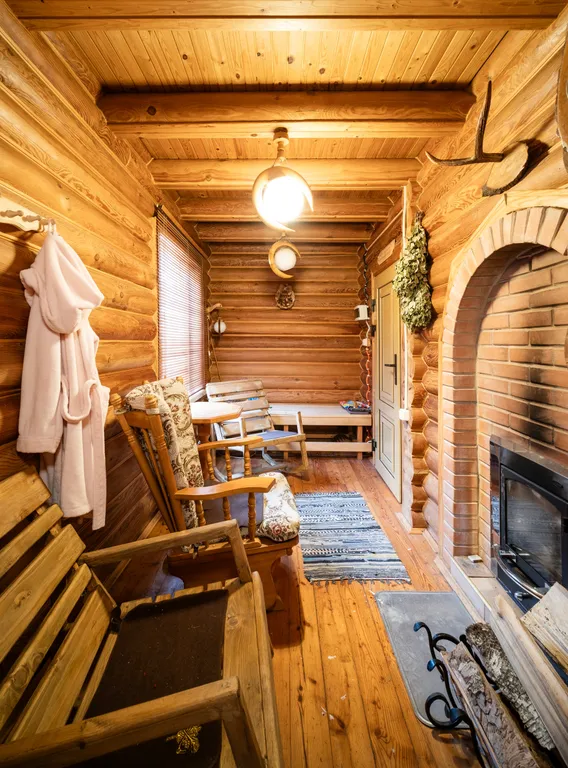 Уютный жилой зимний дом в сказочно живописном месте