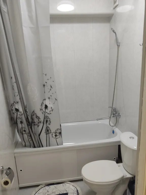 Светлая студия-1, расположенная вблизи аэропорта и ЖД вокзала