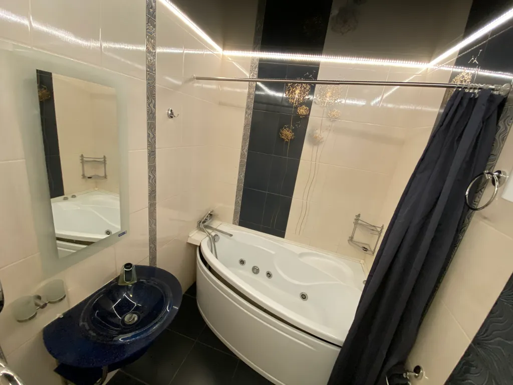 Студия-люкс с джакузи в центре