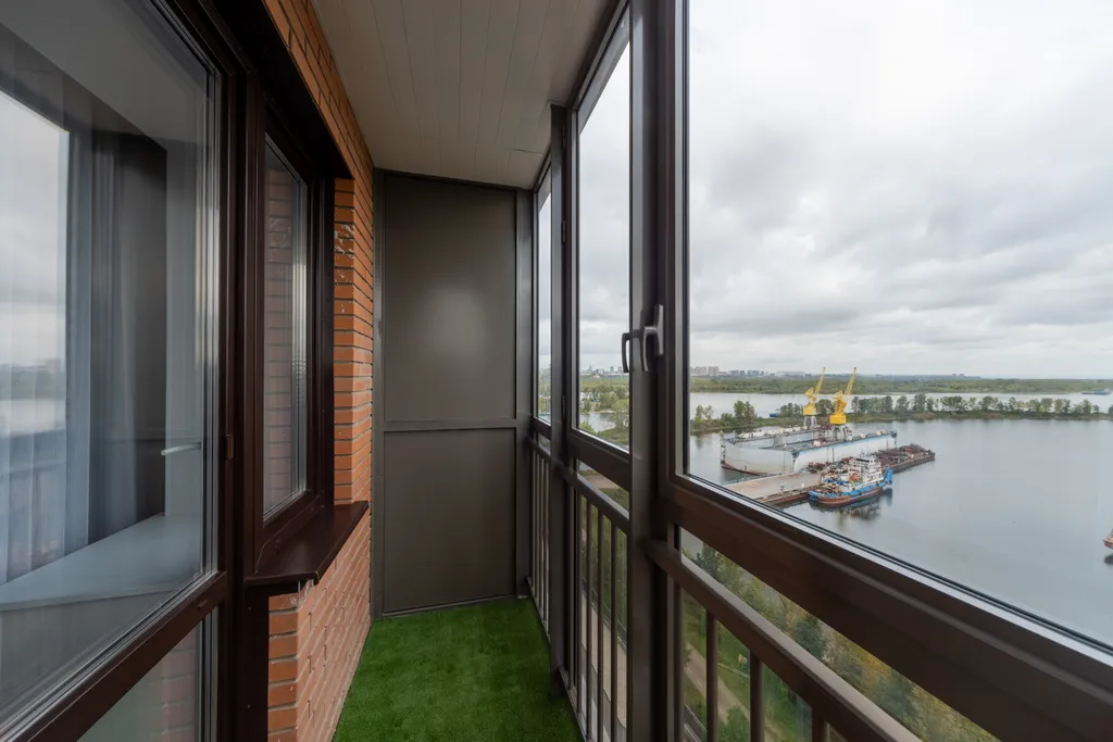 Дизайнерская квартира в Южном берегу с видом на реку