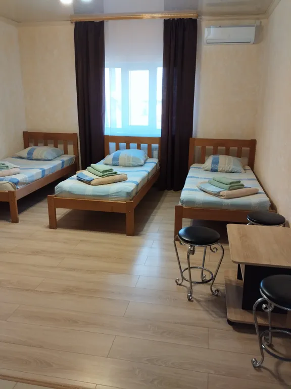 Квартира Стандартный трёхместный №6 — аренда посуточно в Павловск