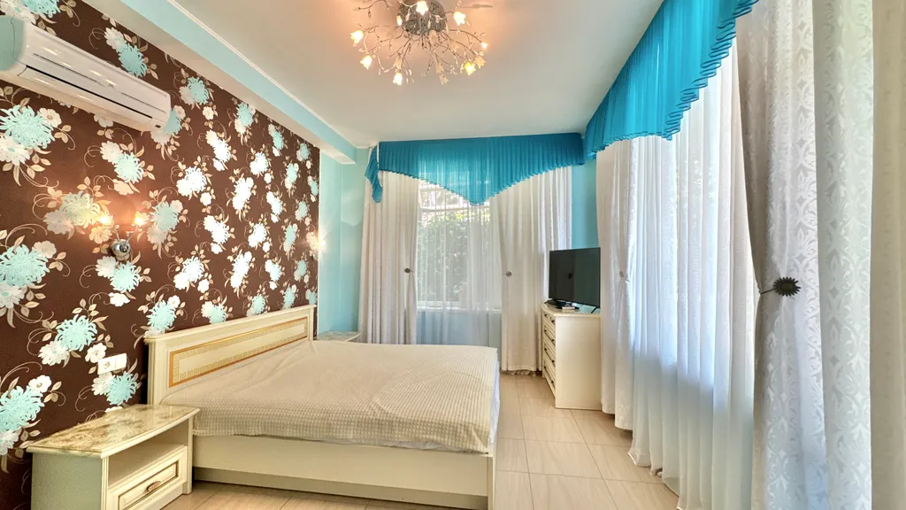 Дом с бассейном в Аутке