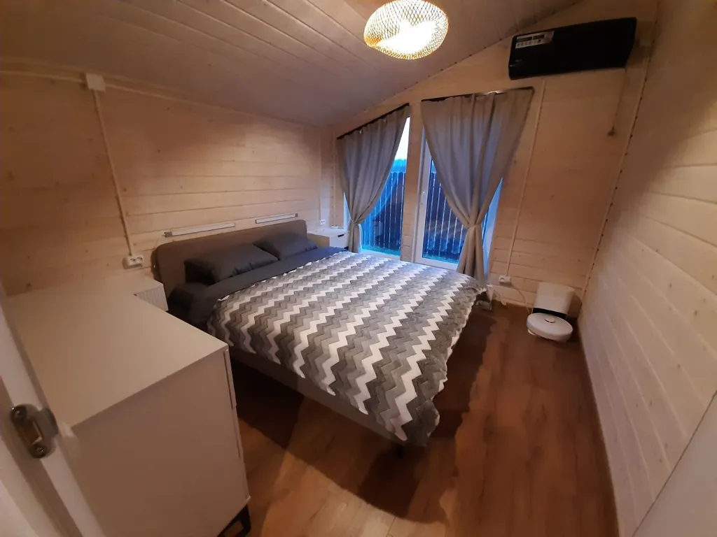 Дом в  соснах.