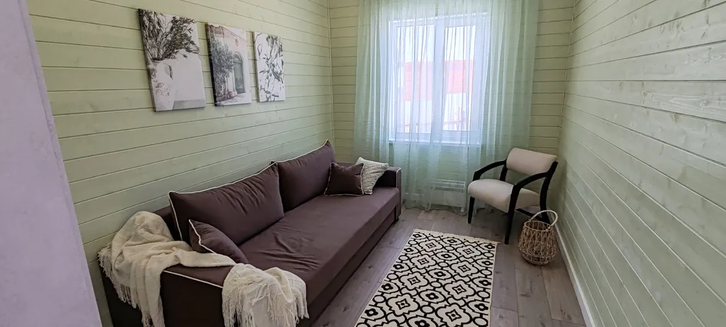 Дом рядом с озером