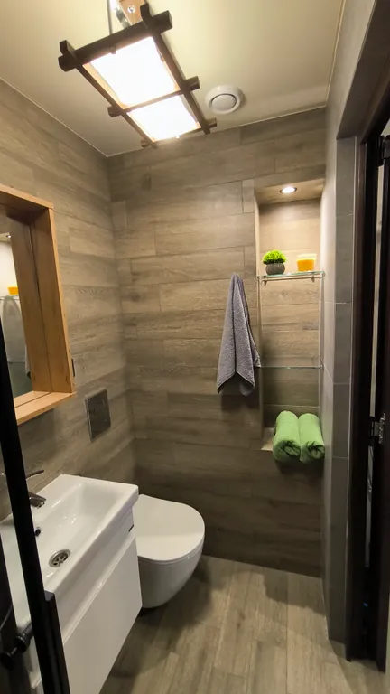 Домик в уютном дворе у моря