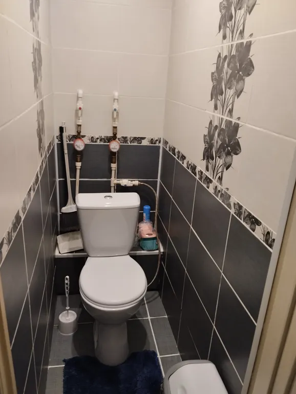 Квартира, в самом центре посёлка, рядом с горой, тёплая, чистая