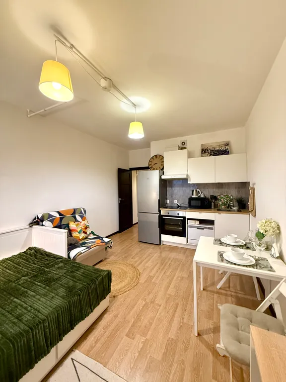 Студия для троих гостей