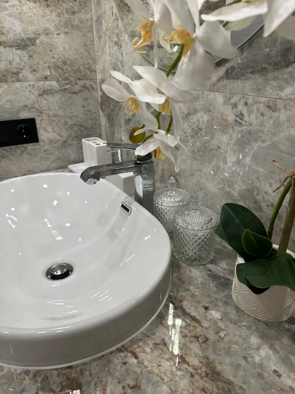 Стильная двухкомнатная квартира в тихом месте, центр города, цирк