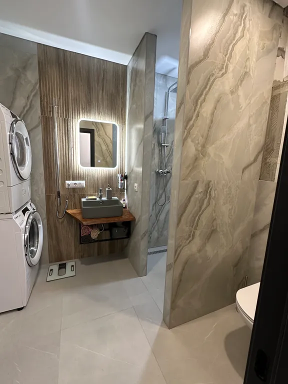 Двухкомнатная квартира с частичным видом на море