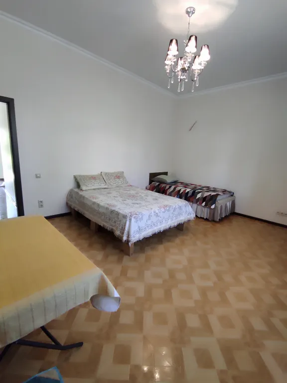 Уютная комната в большом частном доме с выходом на балкон