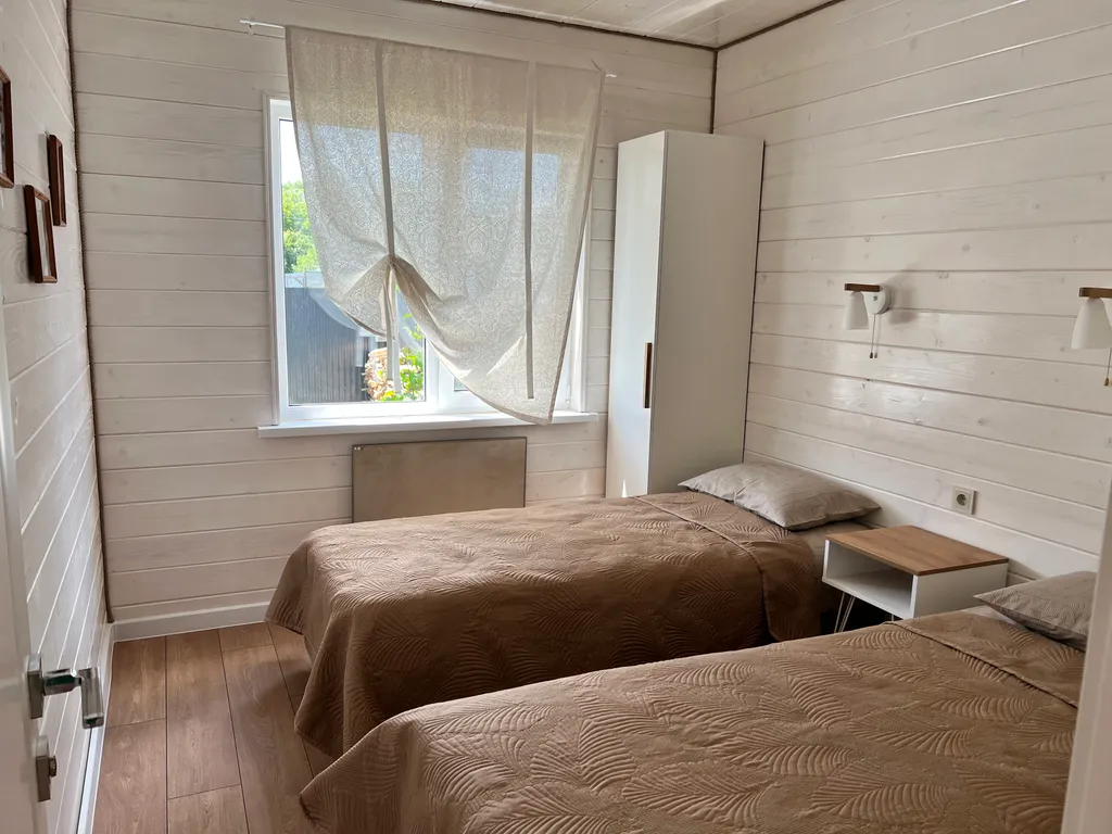 Новый дом с собственной территорией и видом на горы