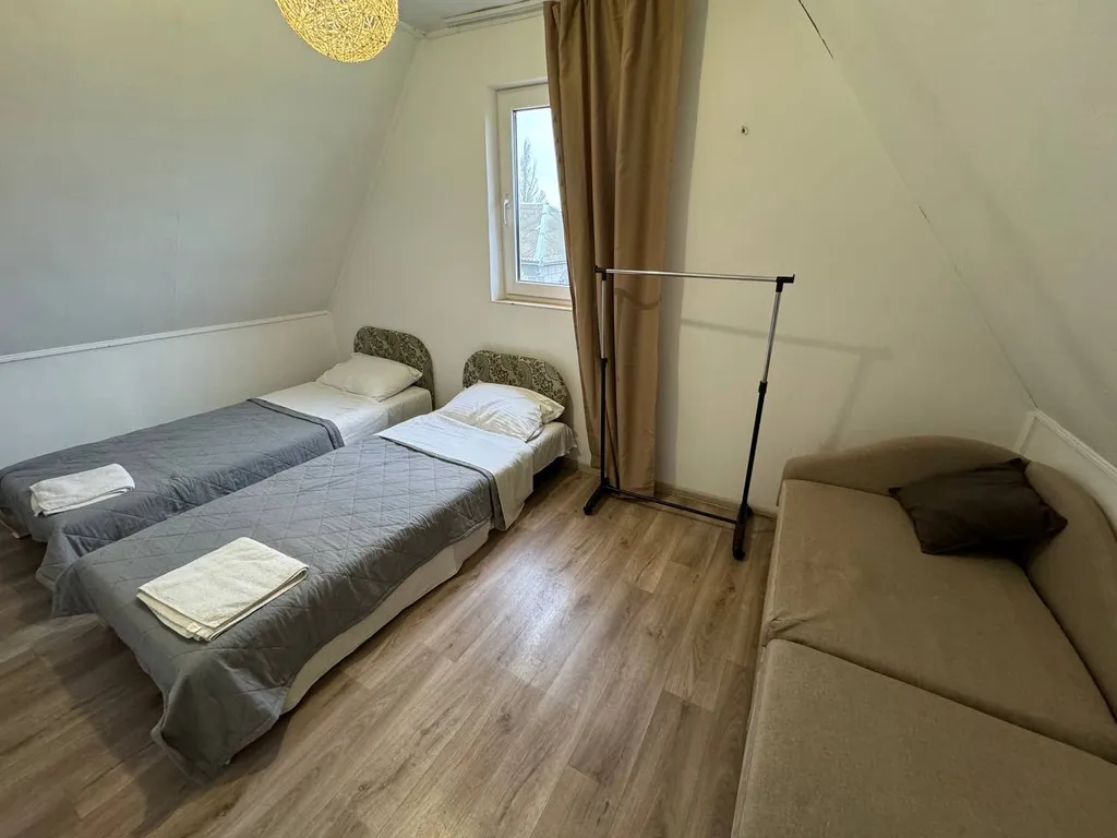 Дом с бассейном и баней рядом с лучшим песчаным пляжем в Орловке