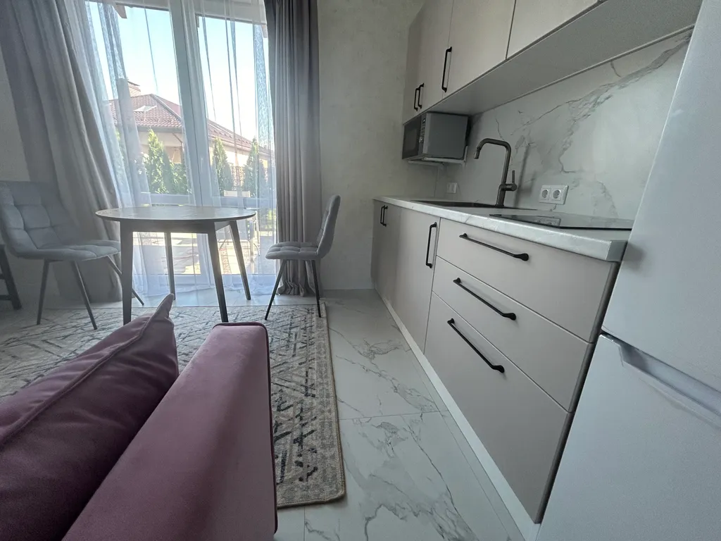 Домик в малине у моря