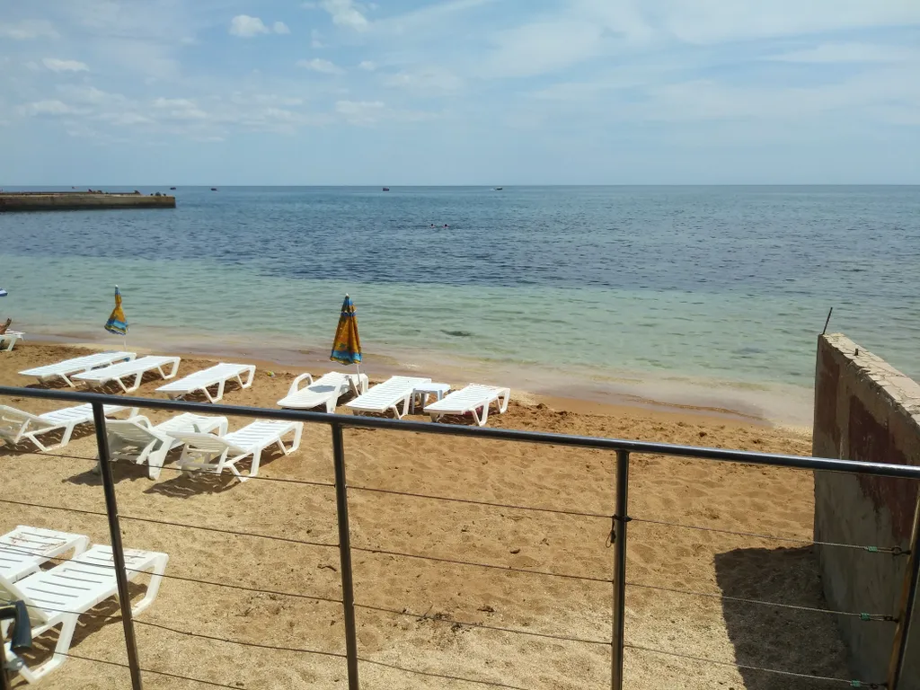 Эллинг на берегу моря