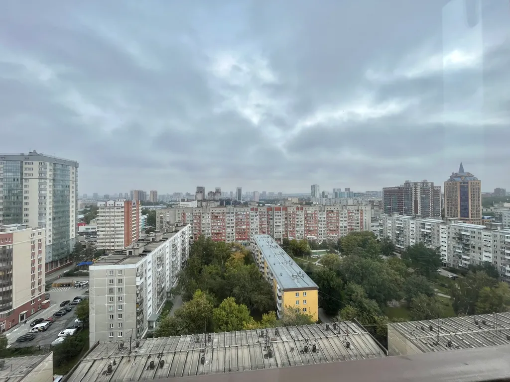 Изолированная двухкомнатная в центре города рядом с метро и ТЦ