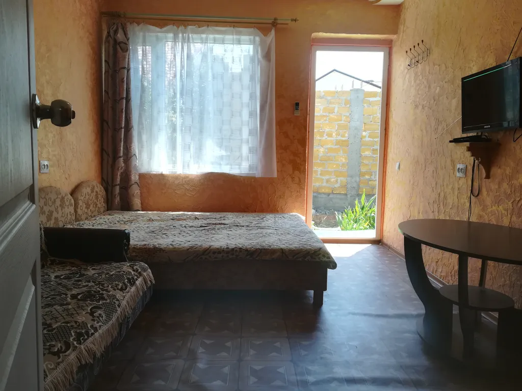 Комфортный дом с личным просторным двором