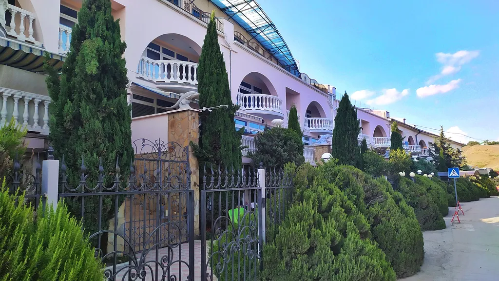 Квартира Апартамент на первой линии у самого синего Чёрного моря — аренда посуточно в Алушта