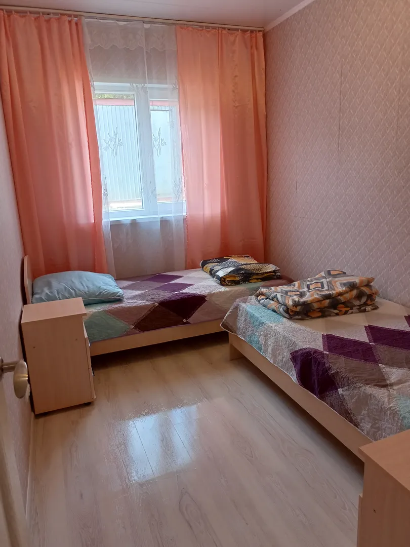 Вторая спальня на первом этаже, два односпальных места