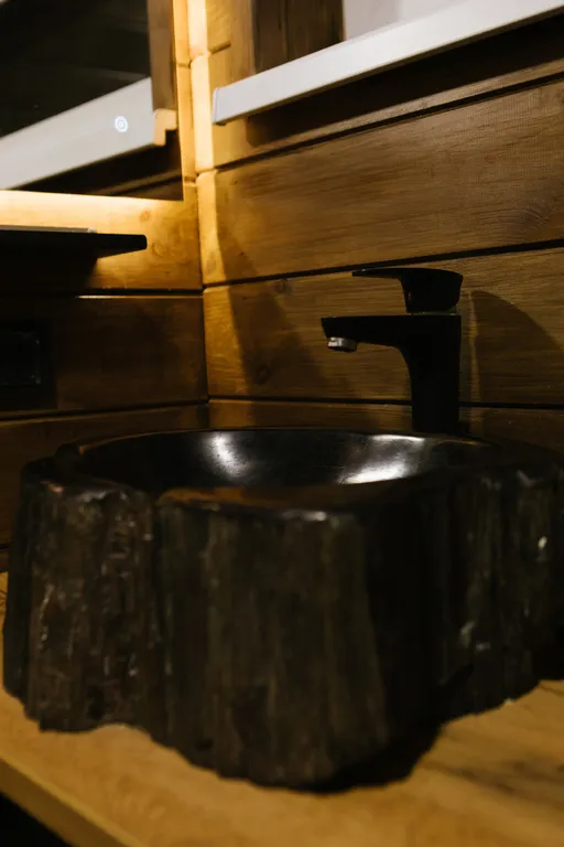 Домик в лесу вблизи от города в стиле A-frame