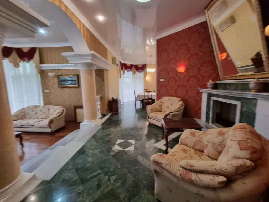 Вилла с бассейном и видом на море