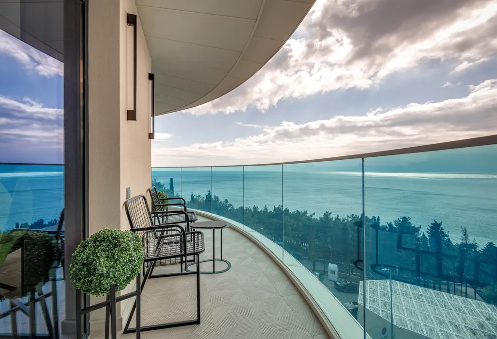 Видовые апартаменты с балконом