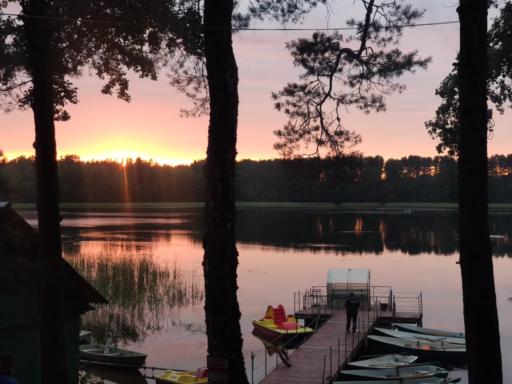 Дом в окружении леса, озёр и рек, около турбазы Алоль
