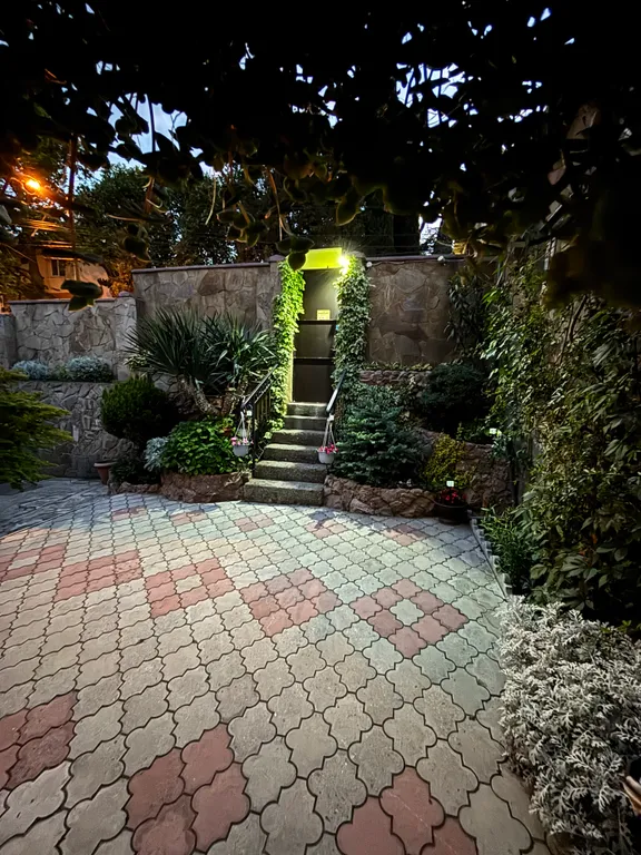 Коттедж Коттедж с отдельной беседкой — Алушта