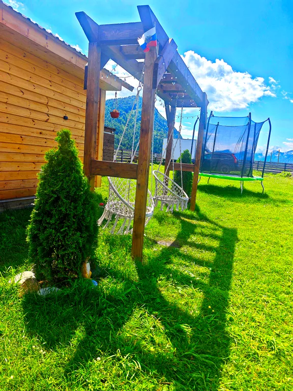 Домик с видом на горы