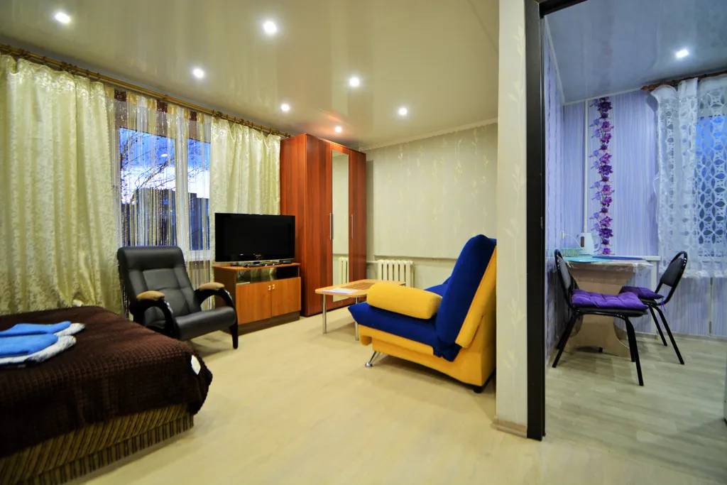 Однокомнатная квартира недалеко от КРЦ Плазма, сетевых магазинов